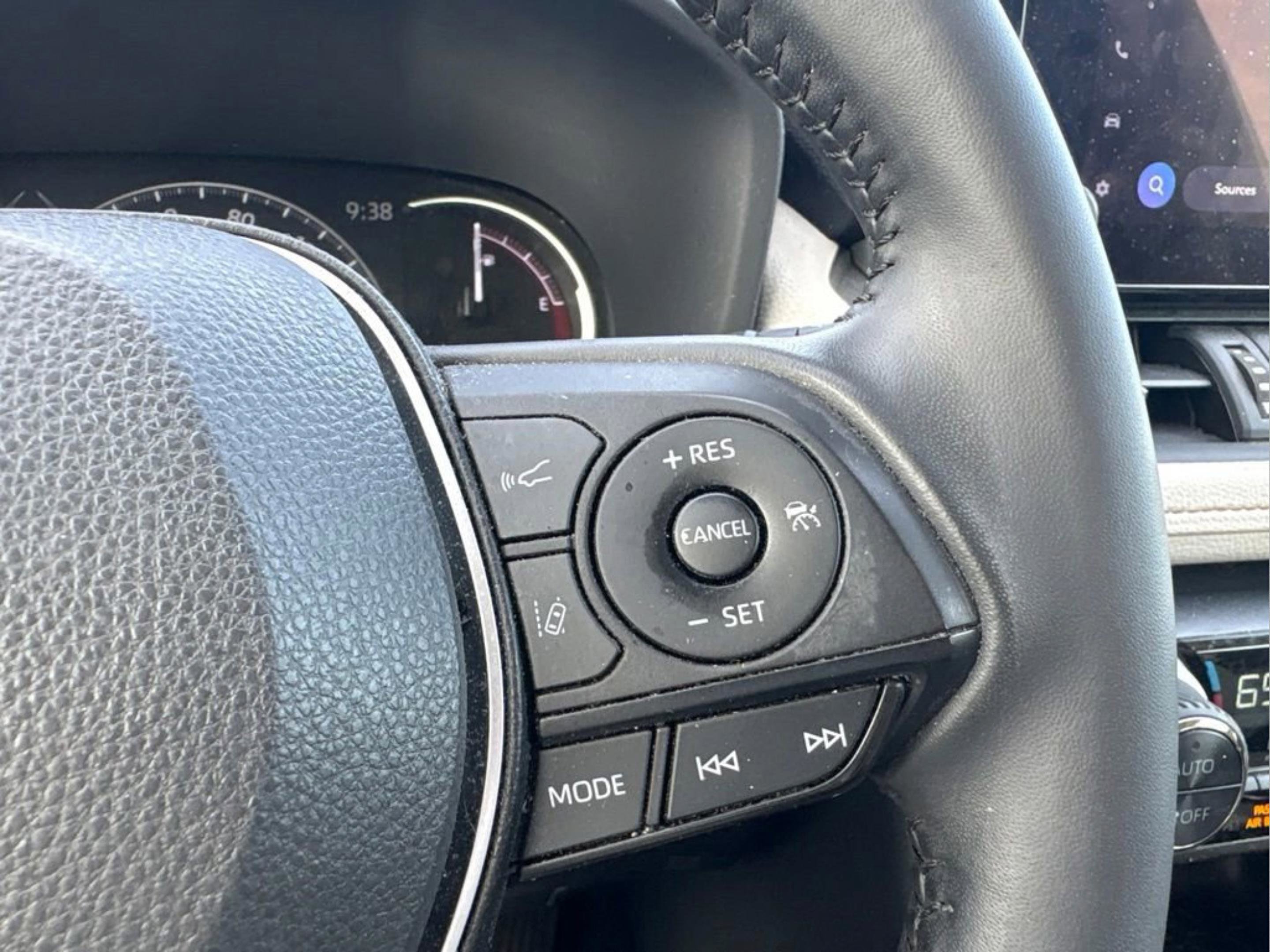 Used 2023 Toyota RAV4 XLE Premium FWD image 19