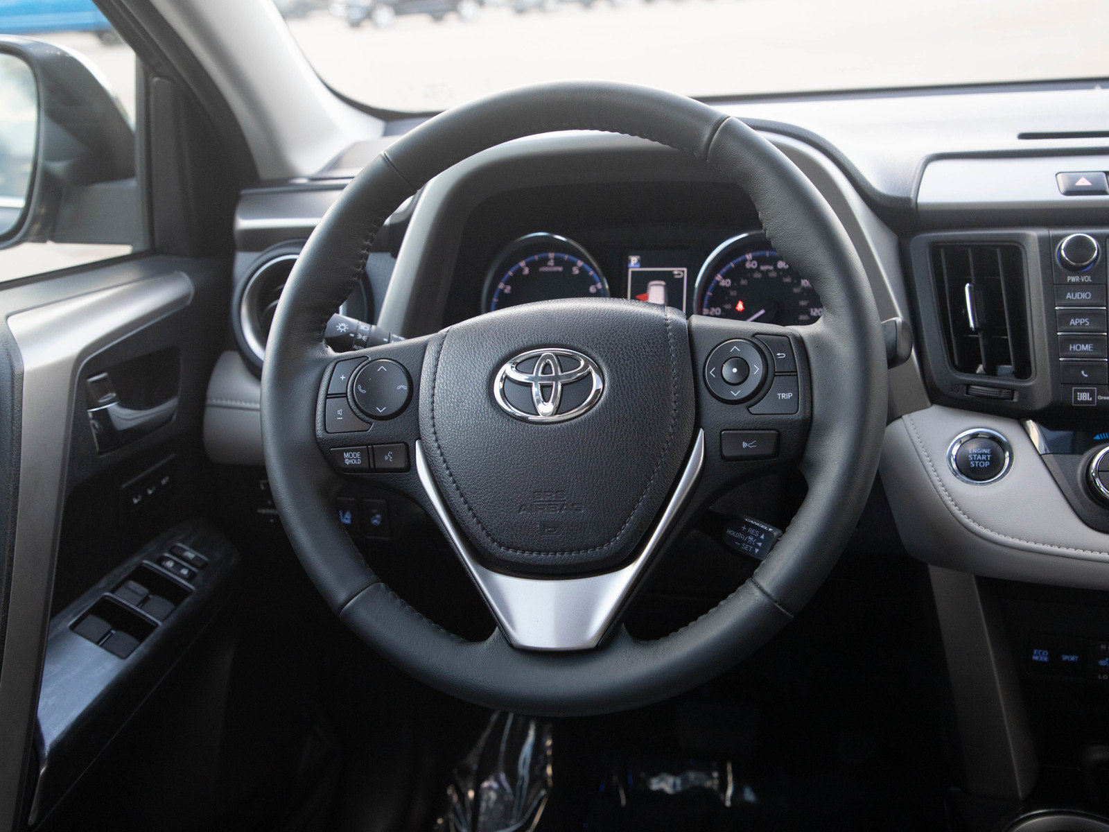 Used 2017 Toyota RAV4 Platinum FWD image 17