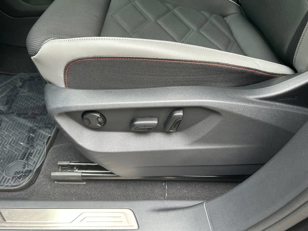 Used 2024 Volkswagen Atlas Peak Edition SE AWD/4WD image 17