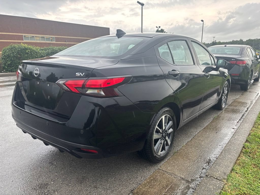 Used 2023 Nissan Versa SV FWD image 3