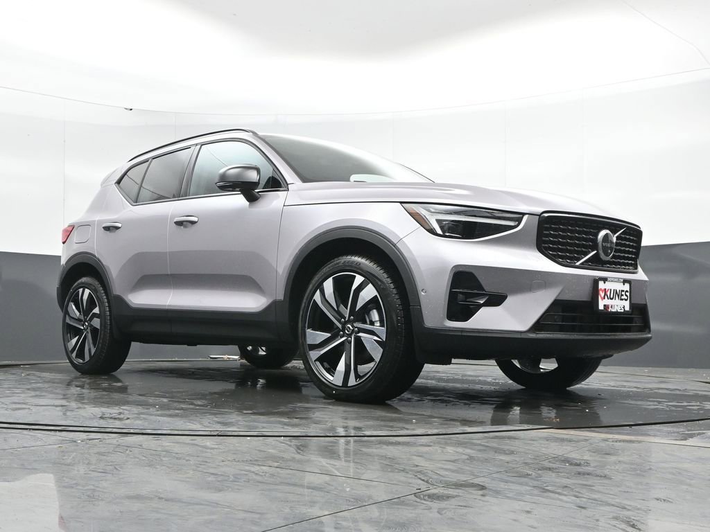 New 2026 Volvo XC40 B5 Ultra w/ Protection Package Premier image 41