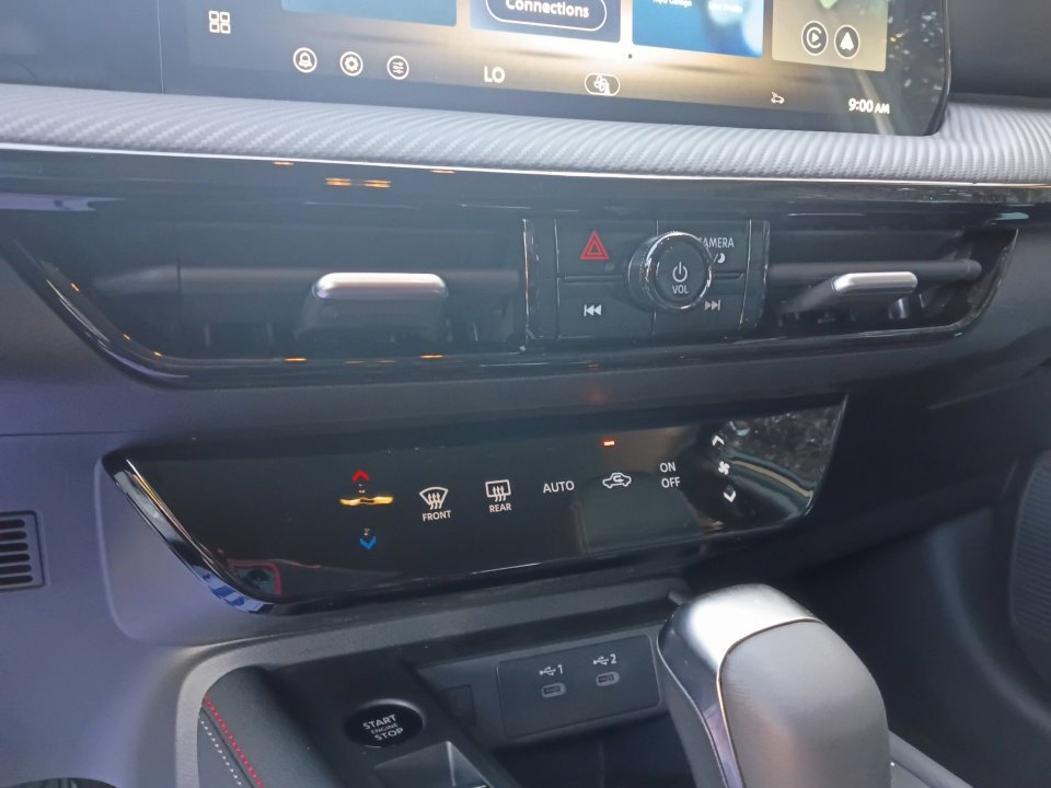 New 2026 Nissan Kicks SR FWD image 17
