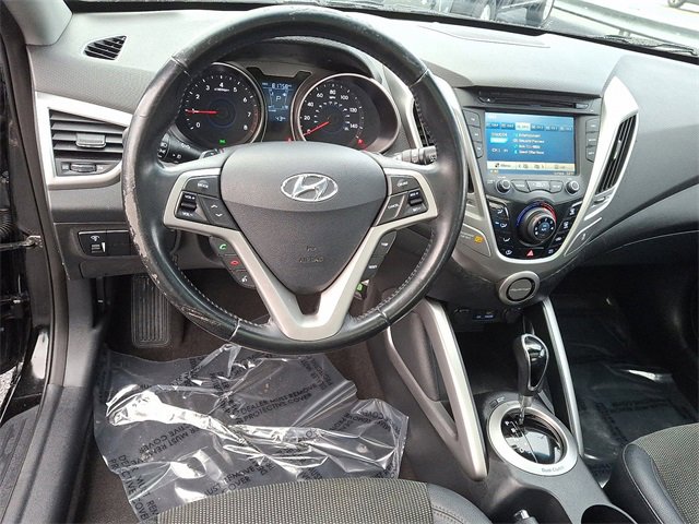 Used 2013 Hyundai Veloster w/ Style Pkg image 11