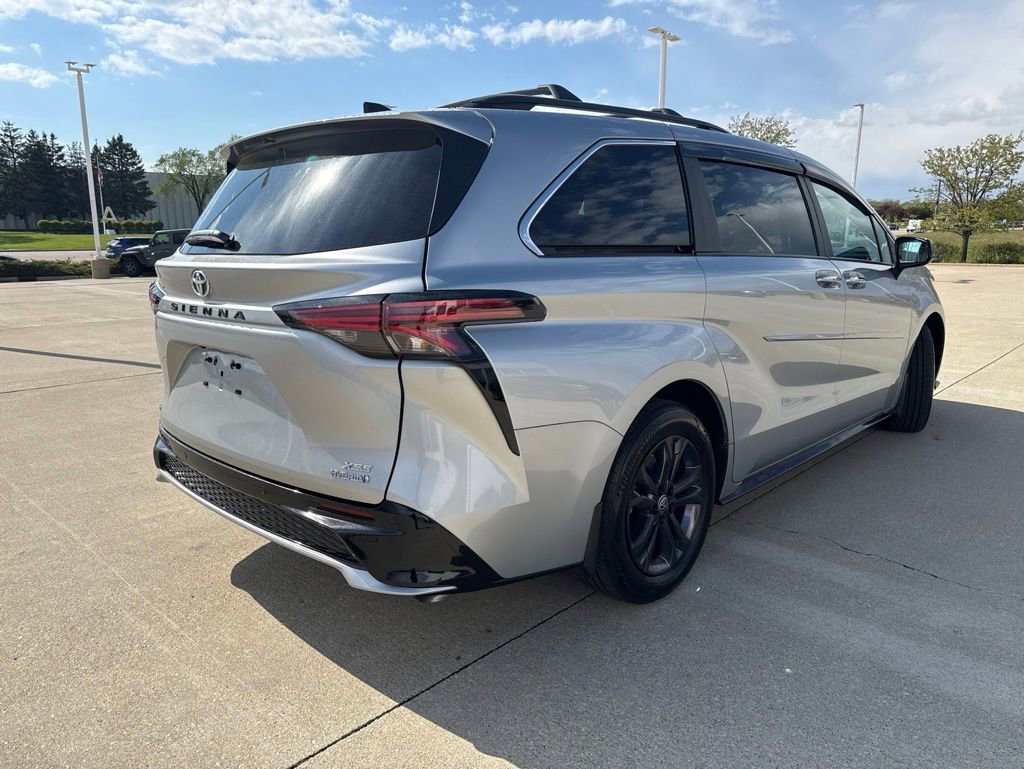 Used 2024 Toyota Sienna XSE AWD/4WD image 3