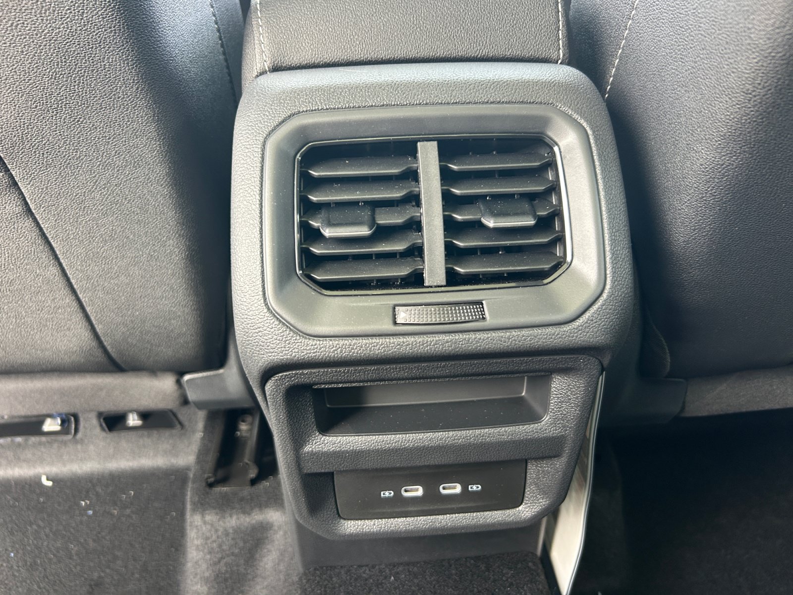 New 2026 Volkswagen Taos SE FWD image 30