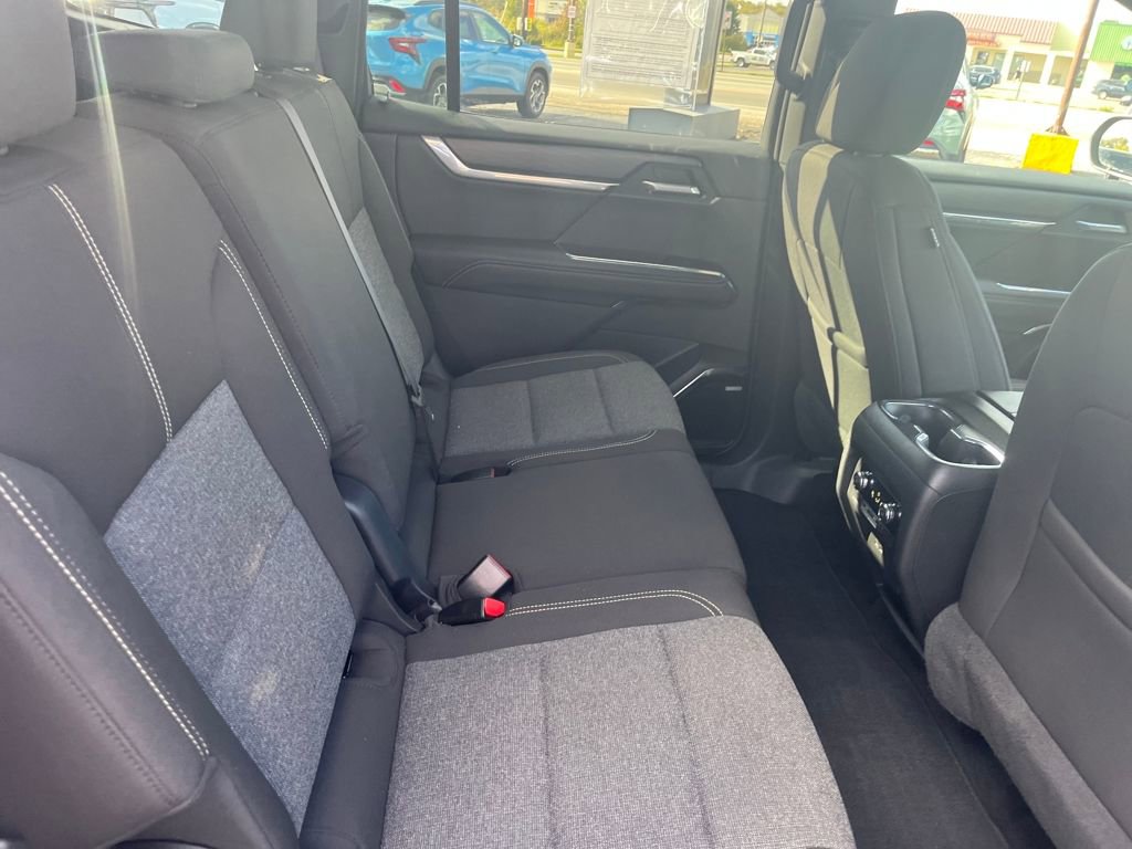 Used 2025 GMC Acadia Elevation image 27