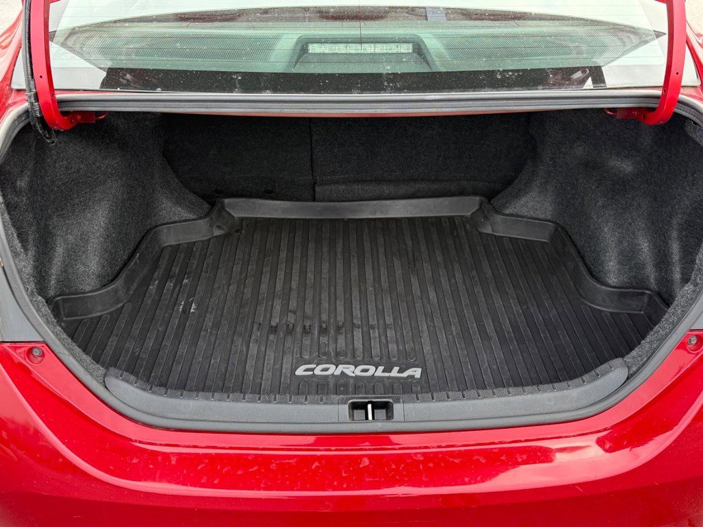 Used 2018 Toyota Corolla XSE image 4