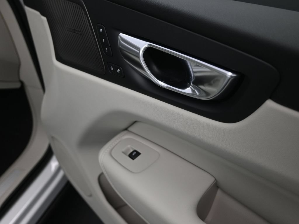 New 2026 Volvo XC60 T8 Ultra w/ Climate Package PRO AWD/4WD image 28