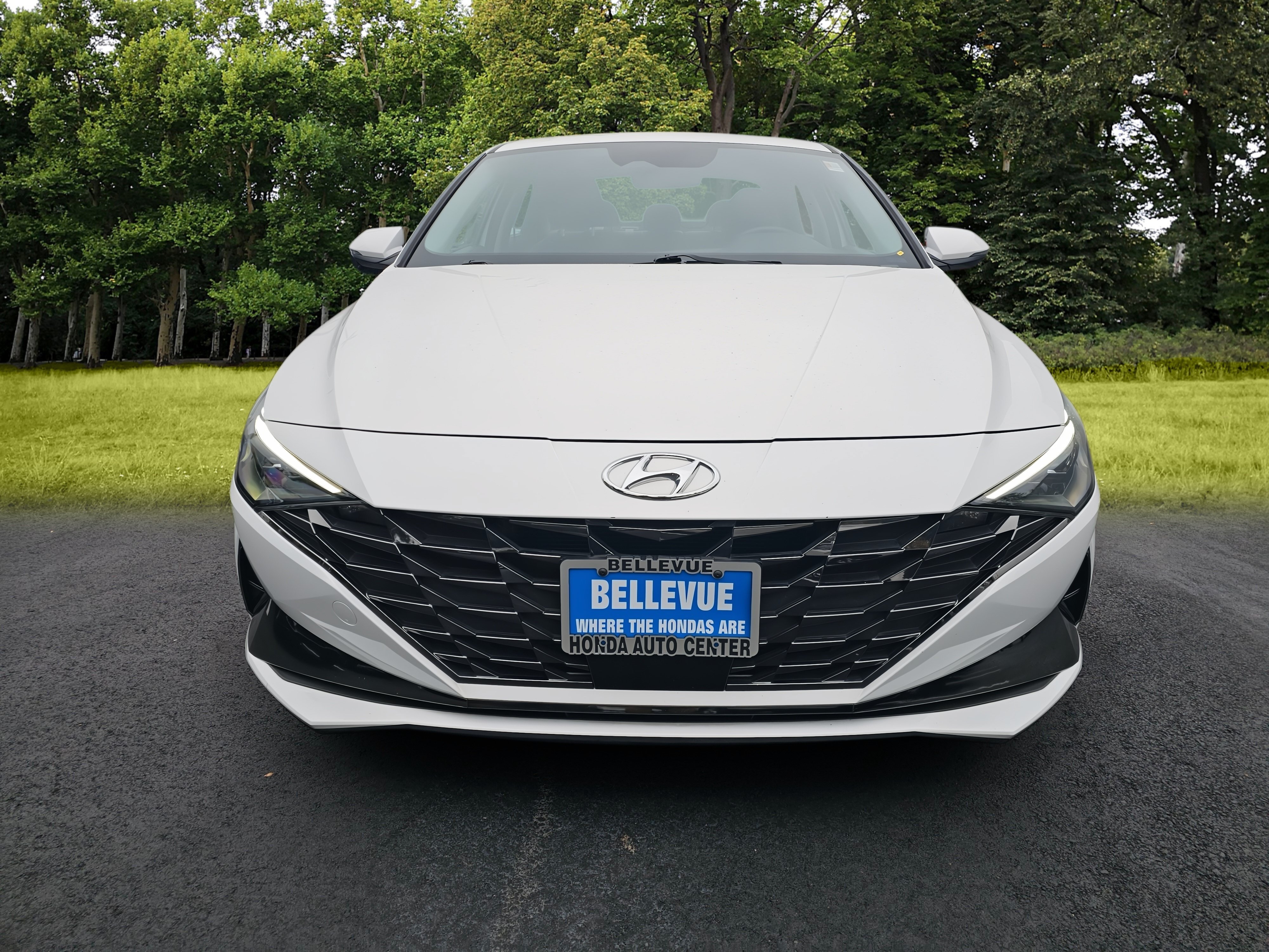 Used 2023 Hyundai Elantra Limited w/ Cargo Package FWD image 2
