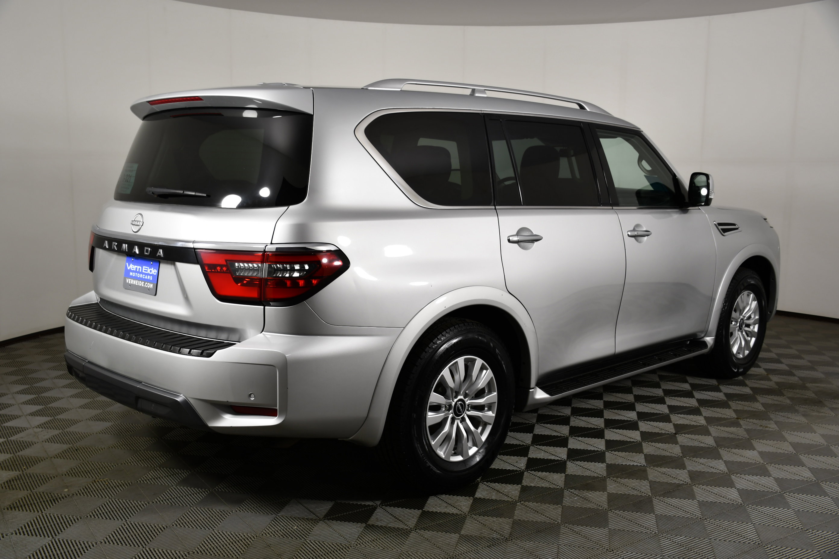 Used 2024 Nissan Armada SV image 6