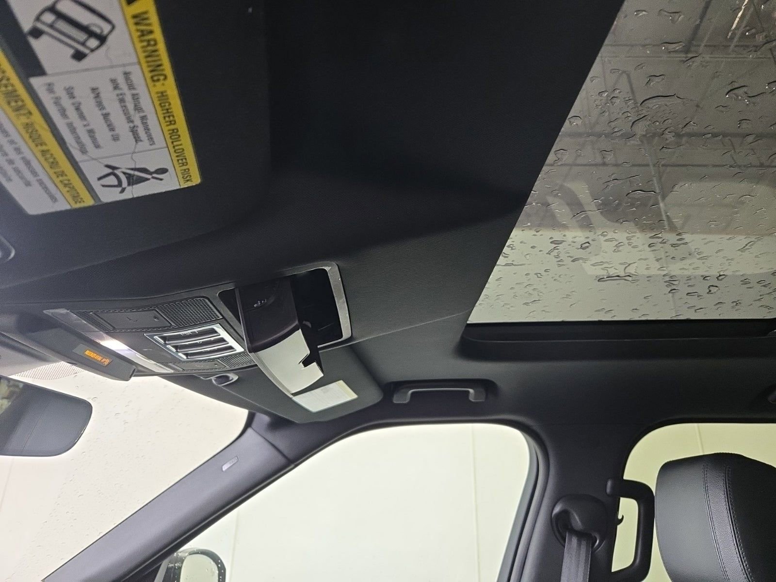 Used 2020 Land Rover Discovery HSE image 13