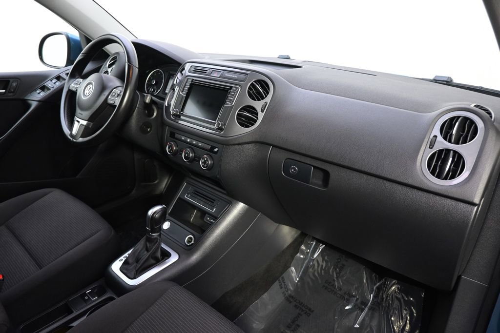 Used 2018 Volkswagen Tiguan Limited w/ Premium Package image 15