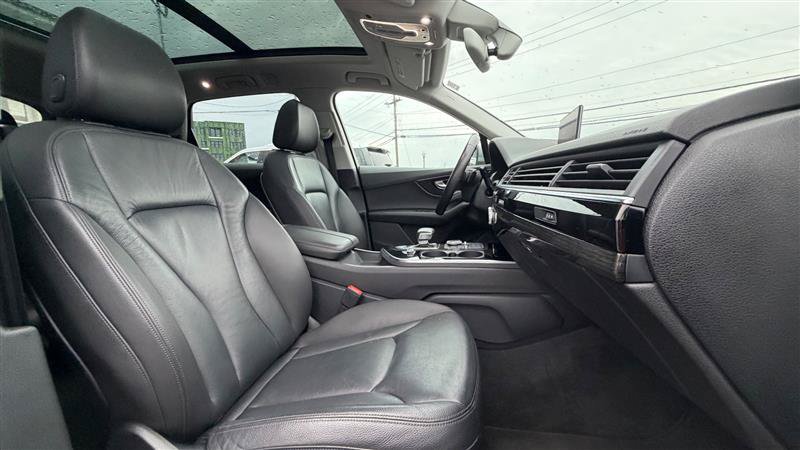 Used 2017 Audi Q7 3.0T Premium AWD/4WD image 36