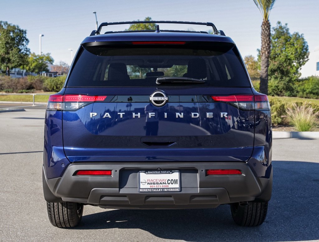 New 2025 Nissan Pathfinder SV image 5