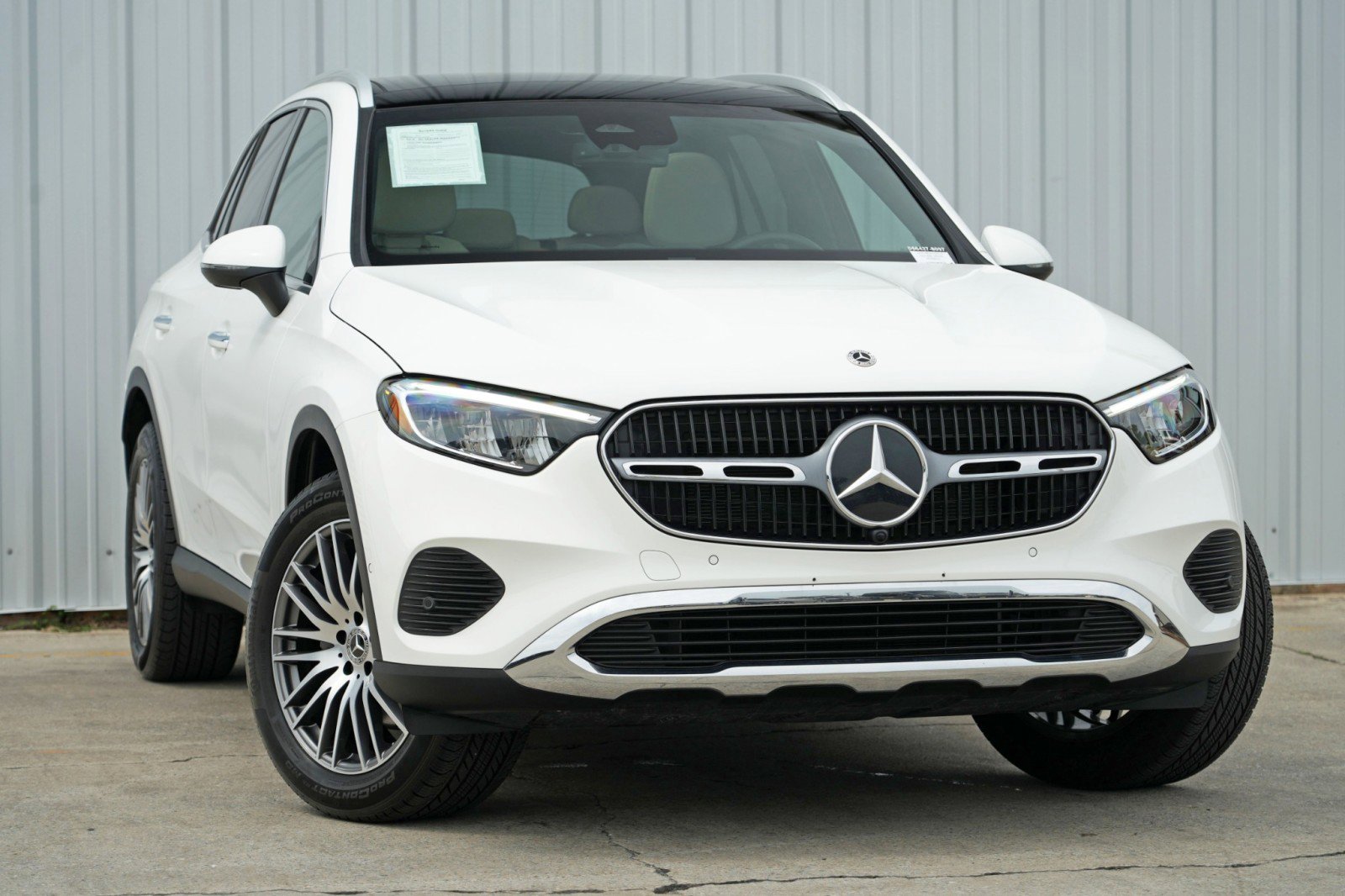 Used 2023 Mercedes-Benz GLC 300 image 4