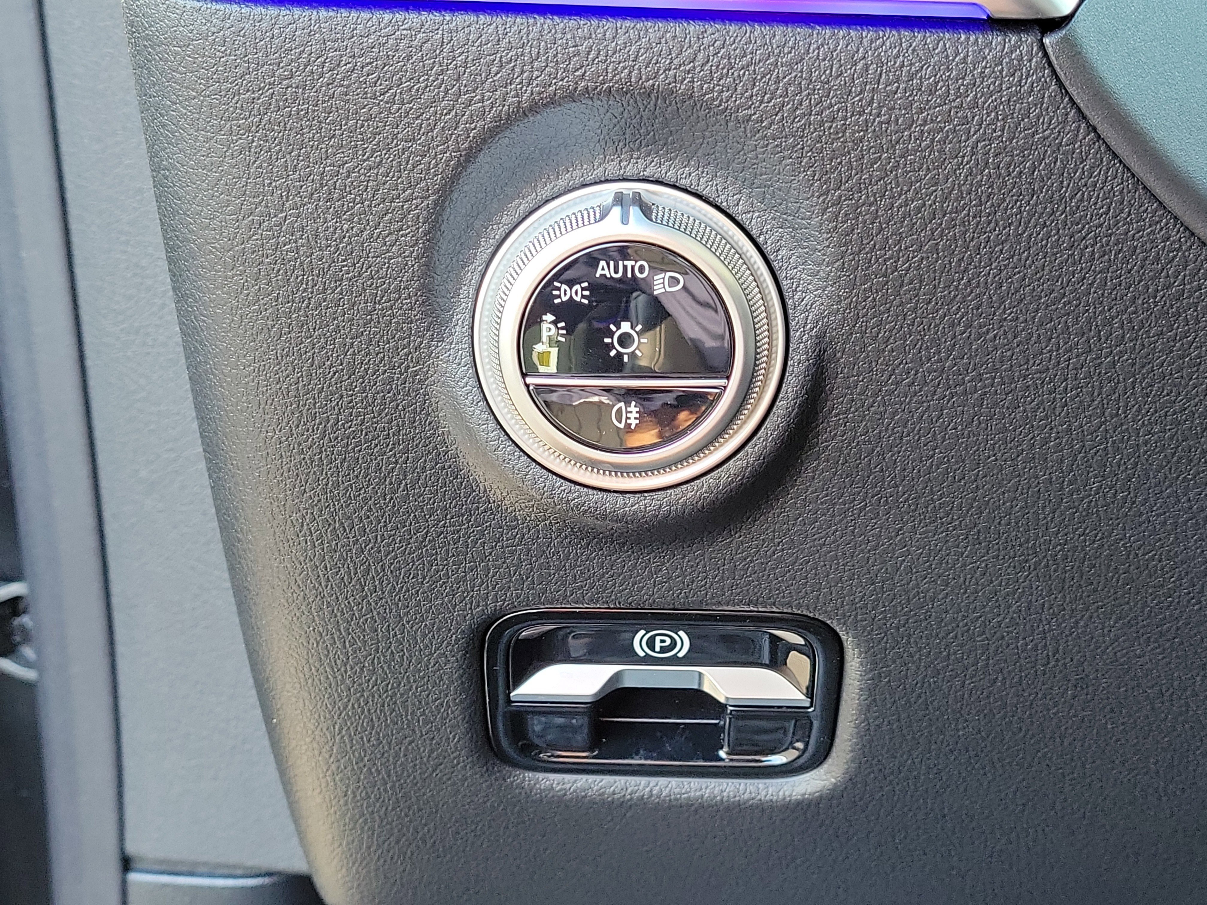 Used 2024 Mercedes-Benz CLE 300 4MATIC Coupe image 29