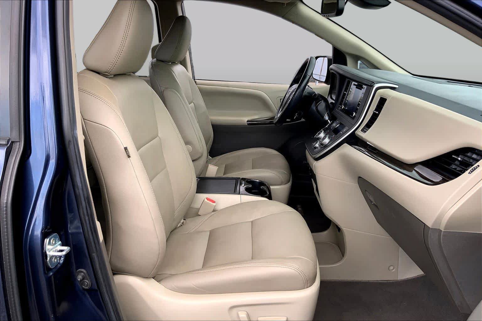 Used 2020 Toyota Sienna XLE Premium FWD image 9