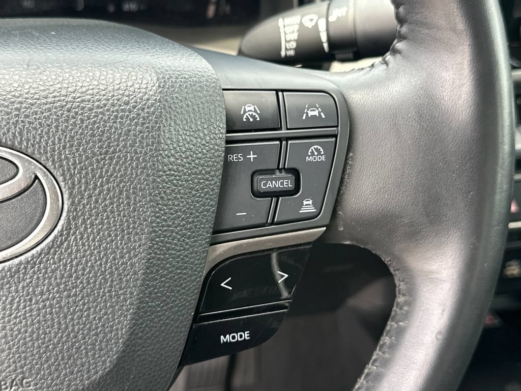 Used 2025 Toyota Camry LE AWD/4WD image 26