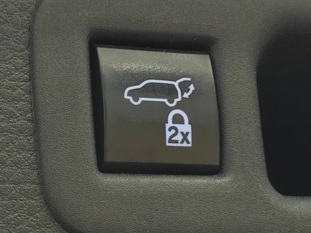 Used 2024 Toyota Sienna XSE w/ XSE Plus Package AWD/4WD image 39
