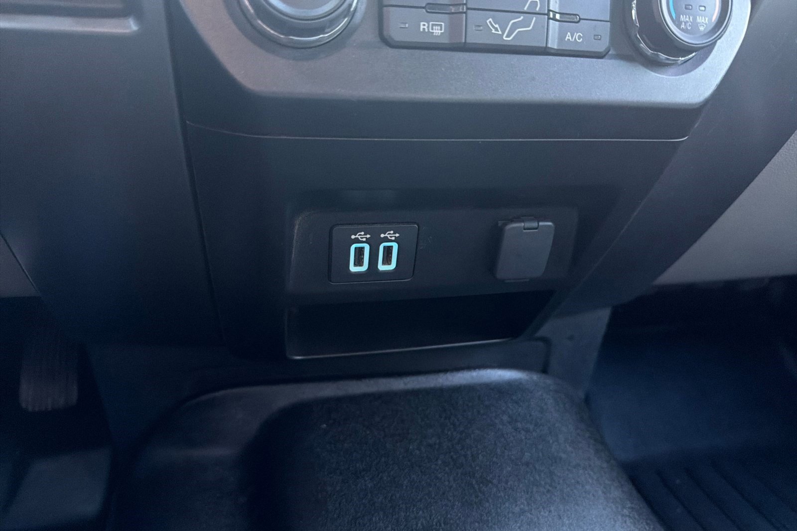 Used 2019 Ford F250 XLT w/ XLT Value Package image 37