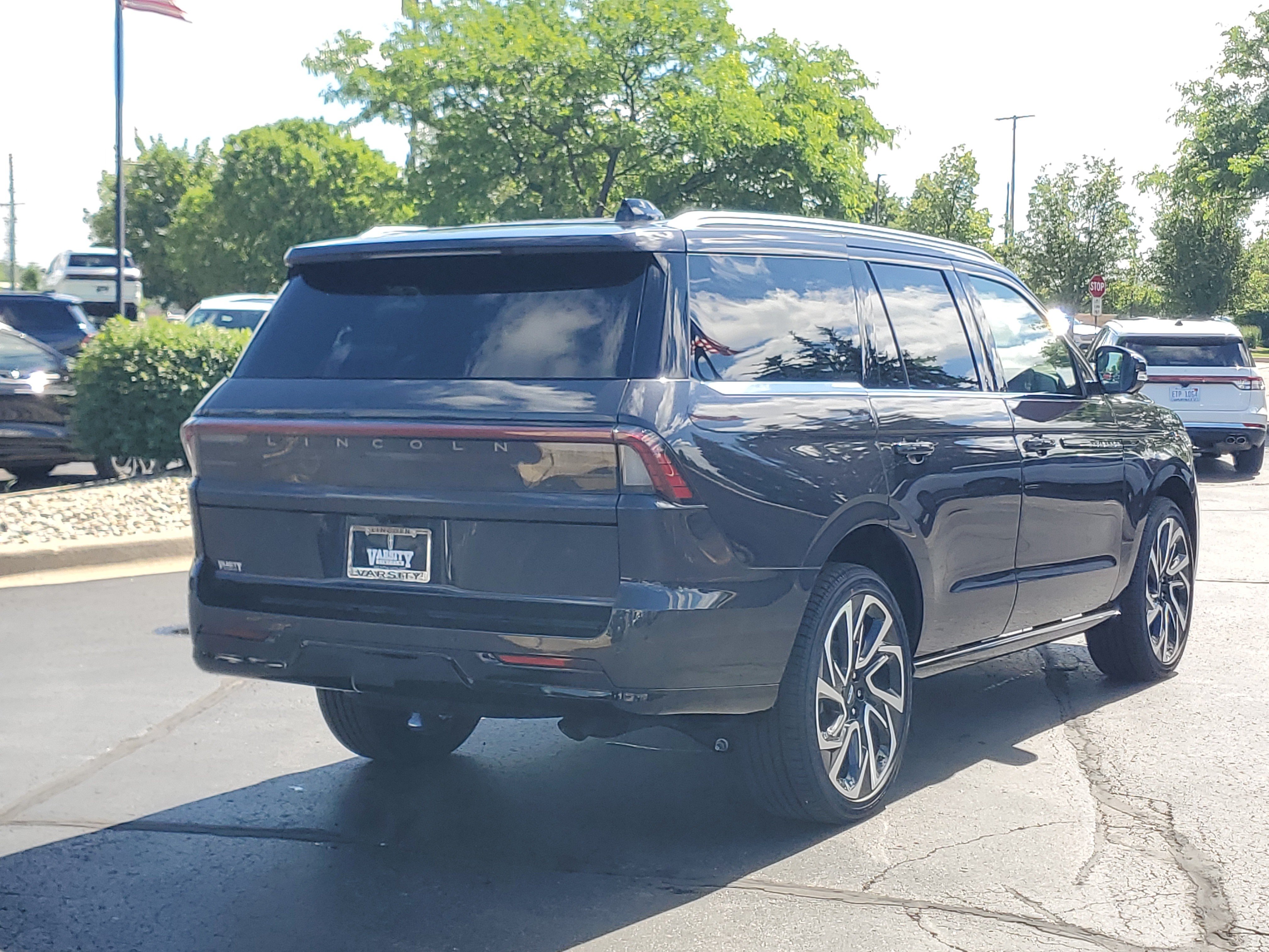 New 2026 Lincoln Navigator Black Label AWD/4WD image 4