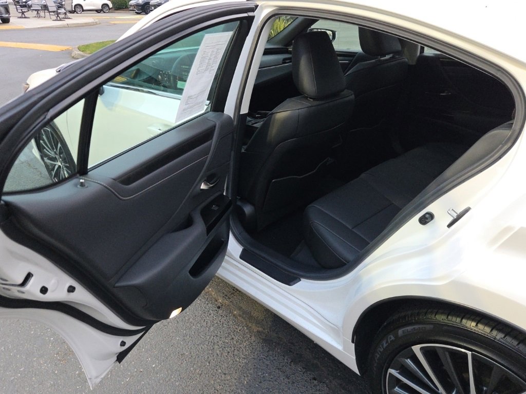 Certified 2024 Lexus ES 350 w/ Premium Package image 15