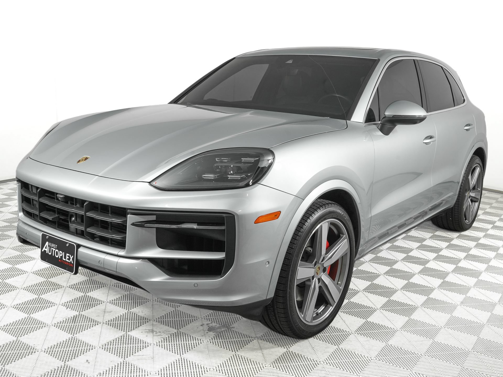 Used 2024 Porsche Cayenne AWD/4WD image 7