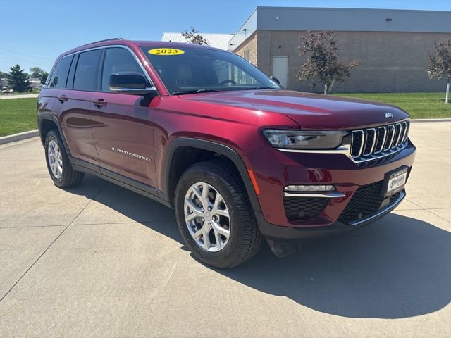 Used 2023 Jeep Grand Cherokee Limited w/ Luxury Tech Group II AWD/4WD image 38