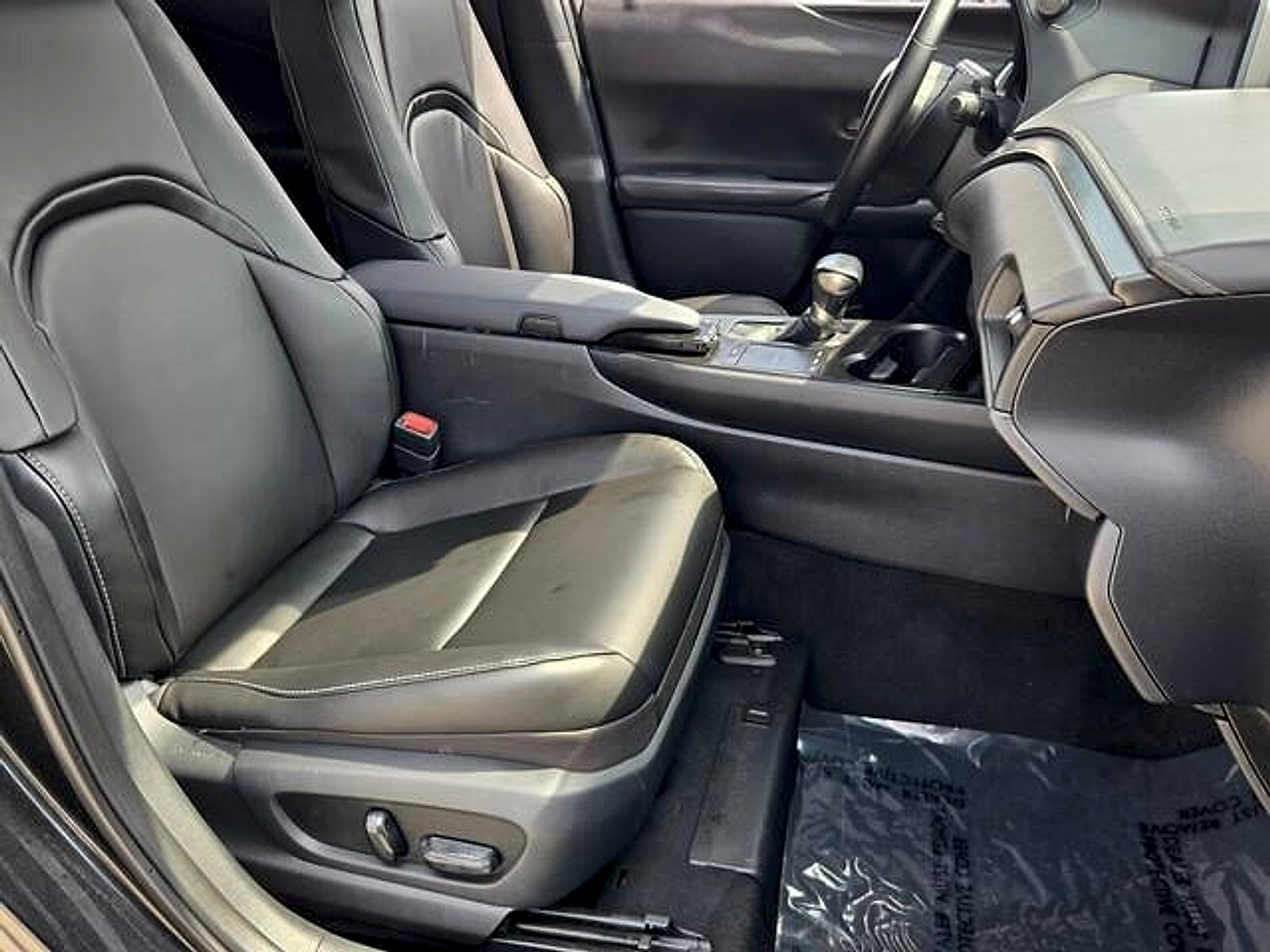 Used 2019 Lexus UX 200 FWD image 16