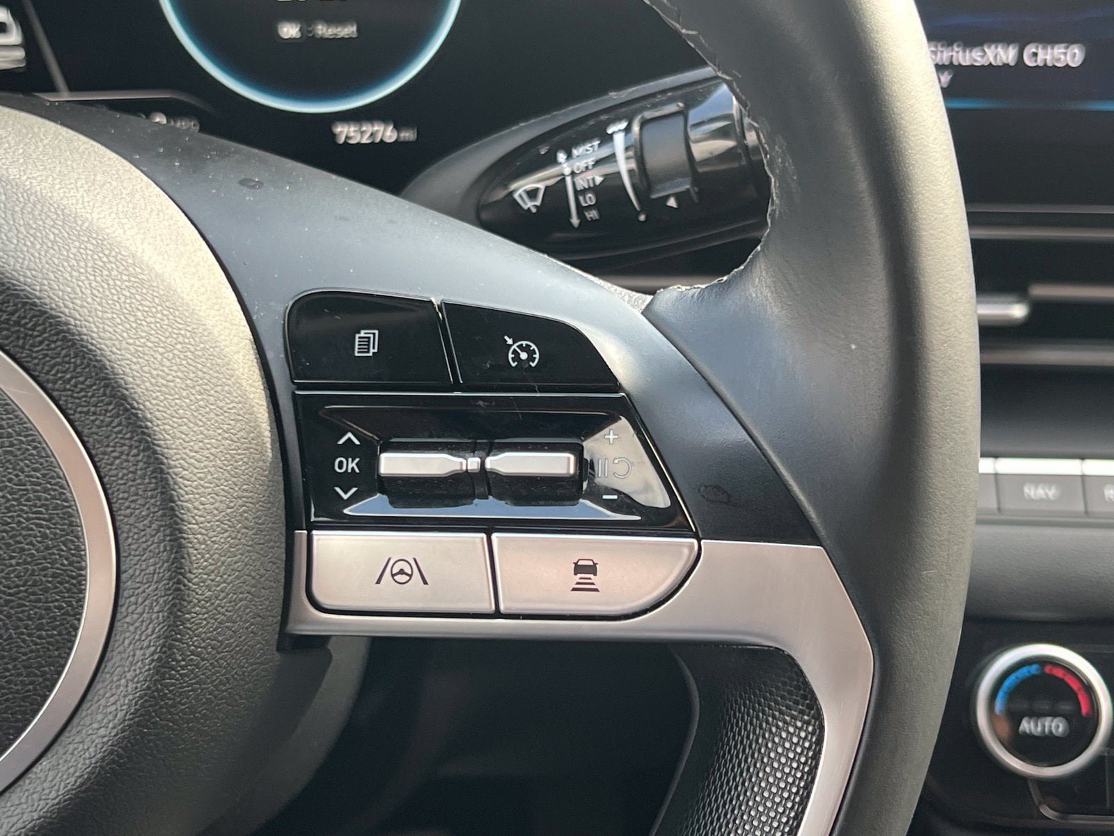 Used 2022 Hyundai Elantra Limited FWD image 28