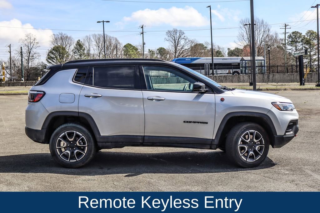 Used 2024 Jeep Compass Trailhawk image 9