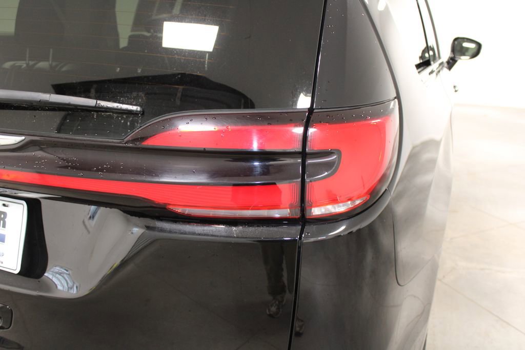 Used 2024 Chrysler Pacifica Touring-L image 12