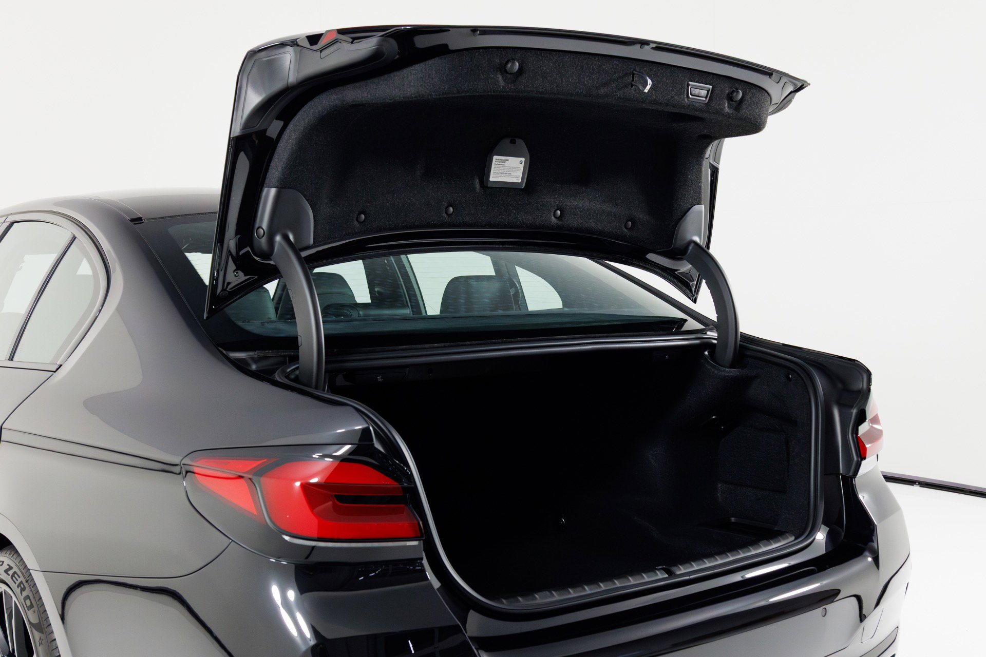 Used 2023 BMW M5 w/ Executive Package image 54