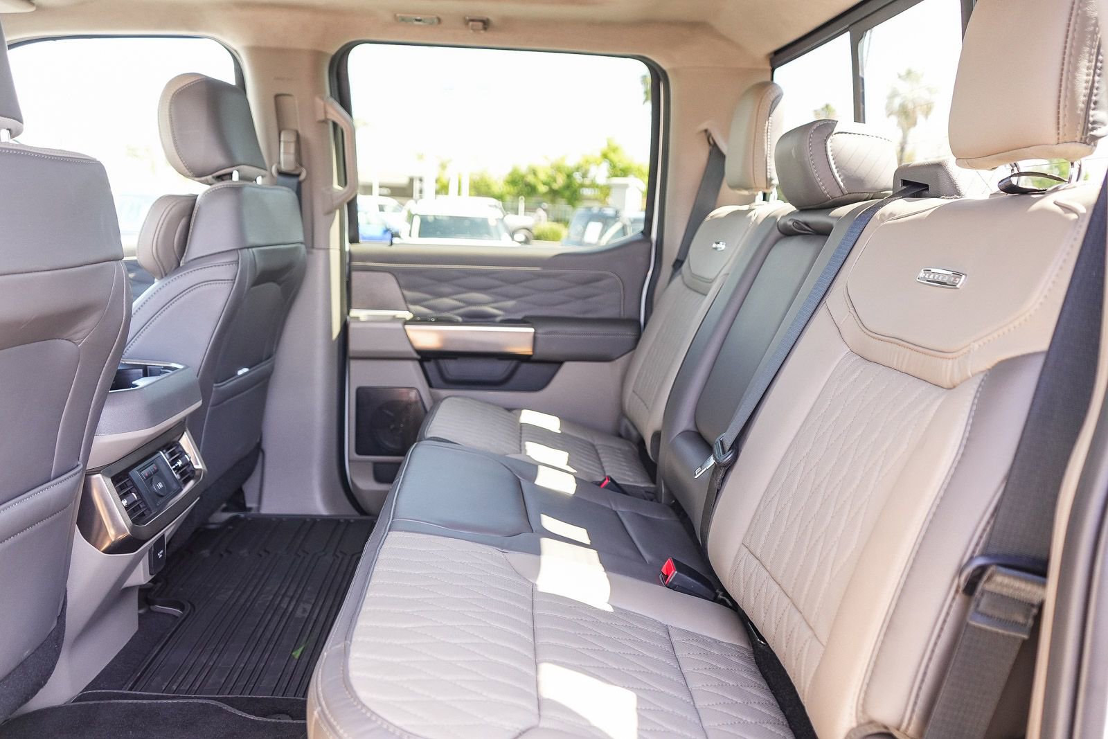 Used 2025 Ford F450 Platinum w/ Platinum Plus Package AWD/4WD image 19