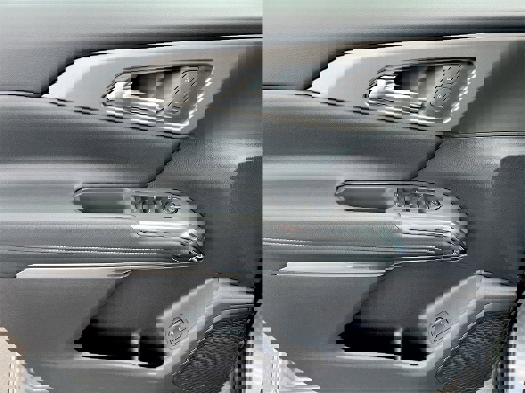 New 2025 Chevrolet Traverse LT w/ Driver Confidence Package image 19