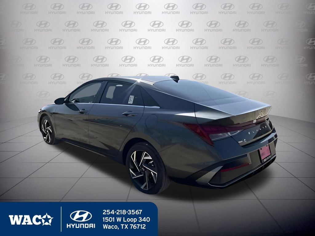 Used 2025 Hyundai Elantra SEL image 12