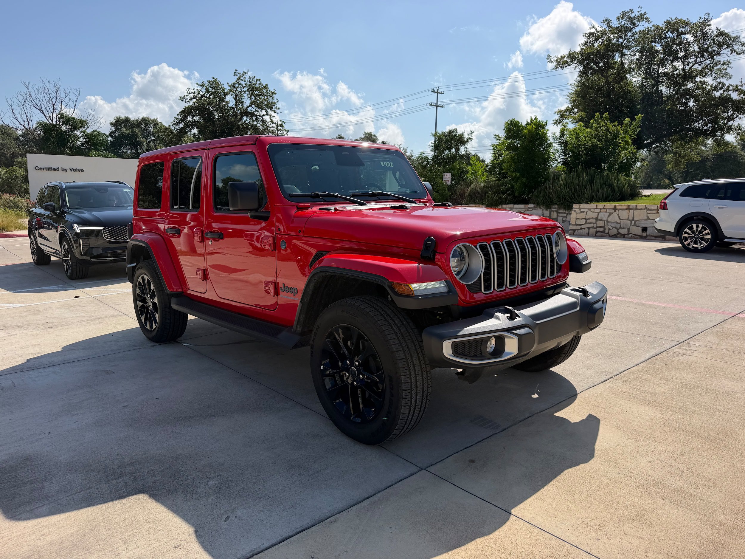 Used 2025 Jeep Wrangler Unlimited Sahara AWD/4WD image 8