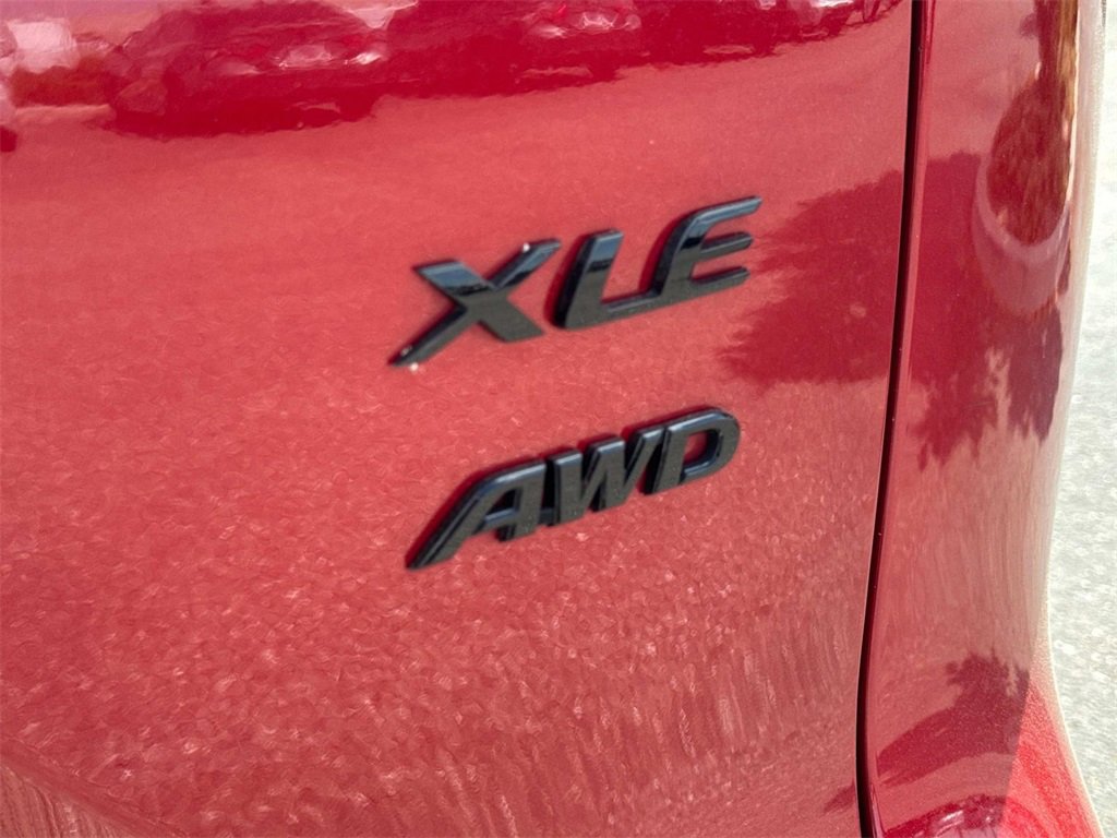 Used 2022 Toyota Corolla Cross XLE image 22