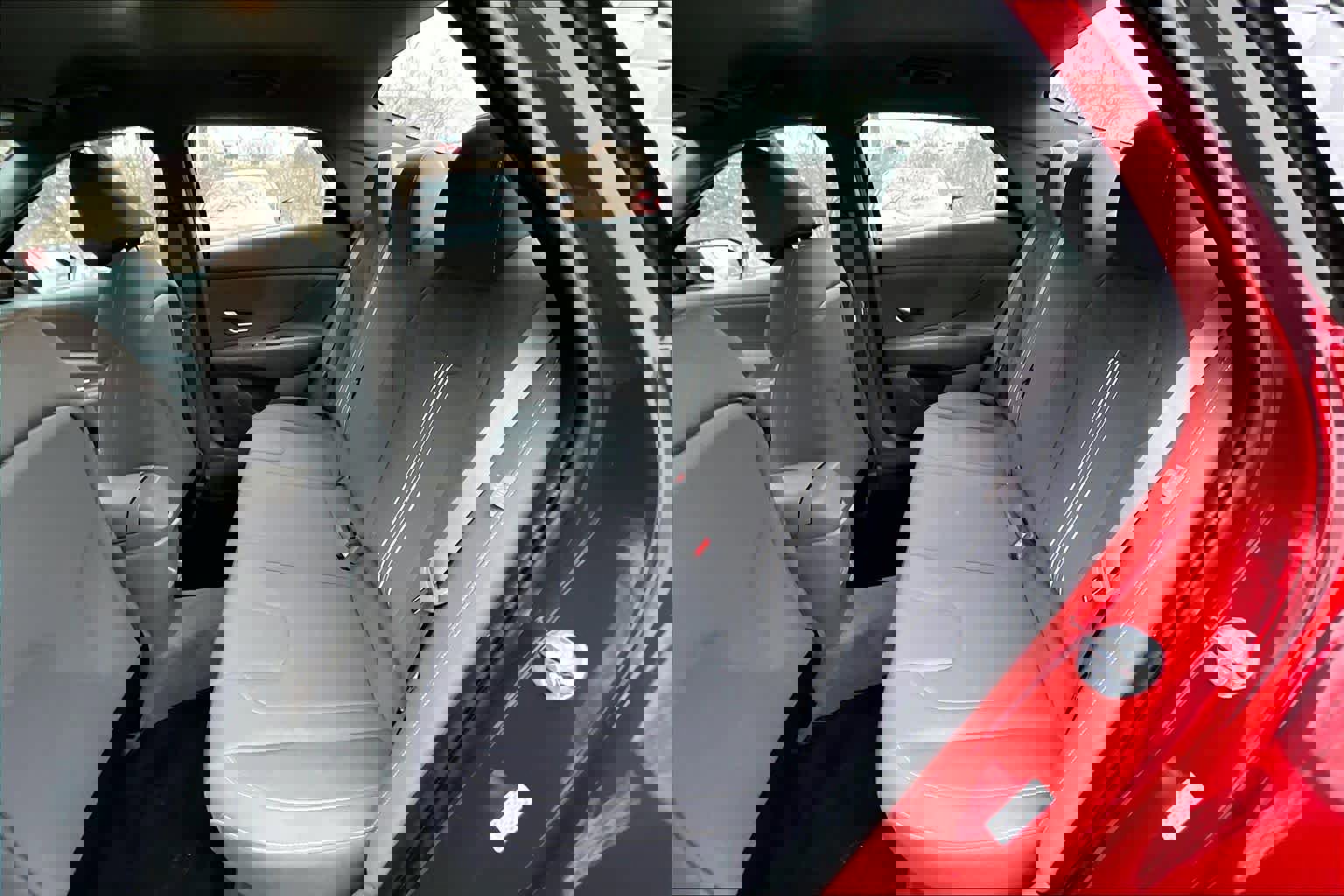 Used 2024 Hyundai Elantra Blue image 19