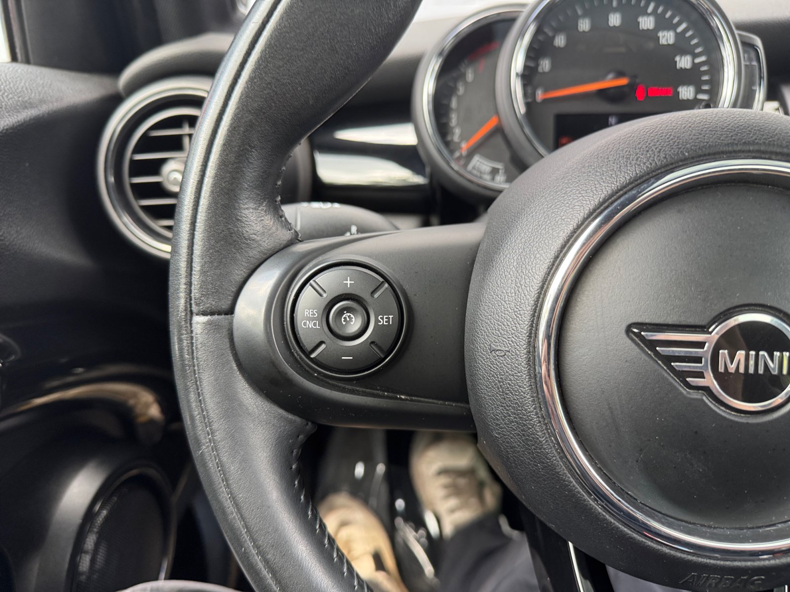 Used 2019 MINI Cooper 4-Door Hardtop FWD image 24