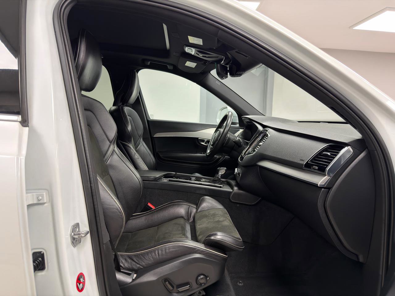 Used 2016 Volvo XC90 T6 R-Design w/ Protection Package AWD/4WD image 10