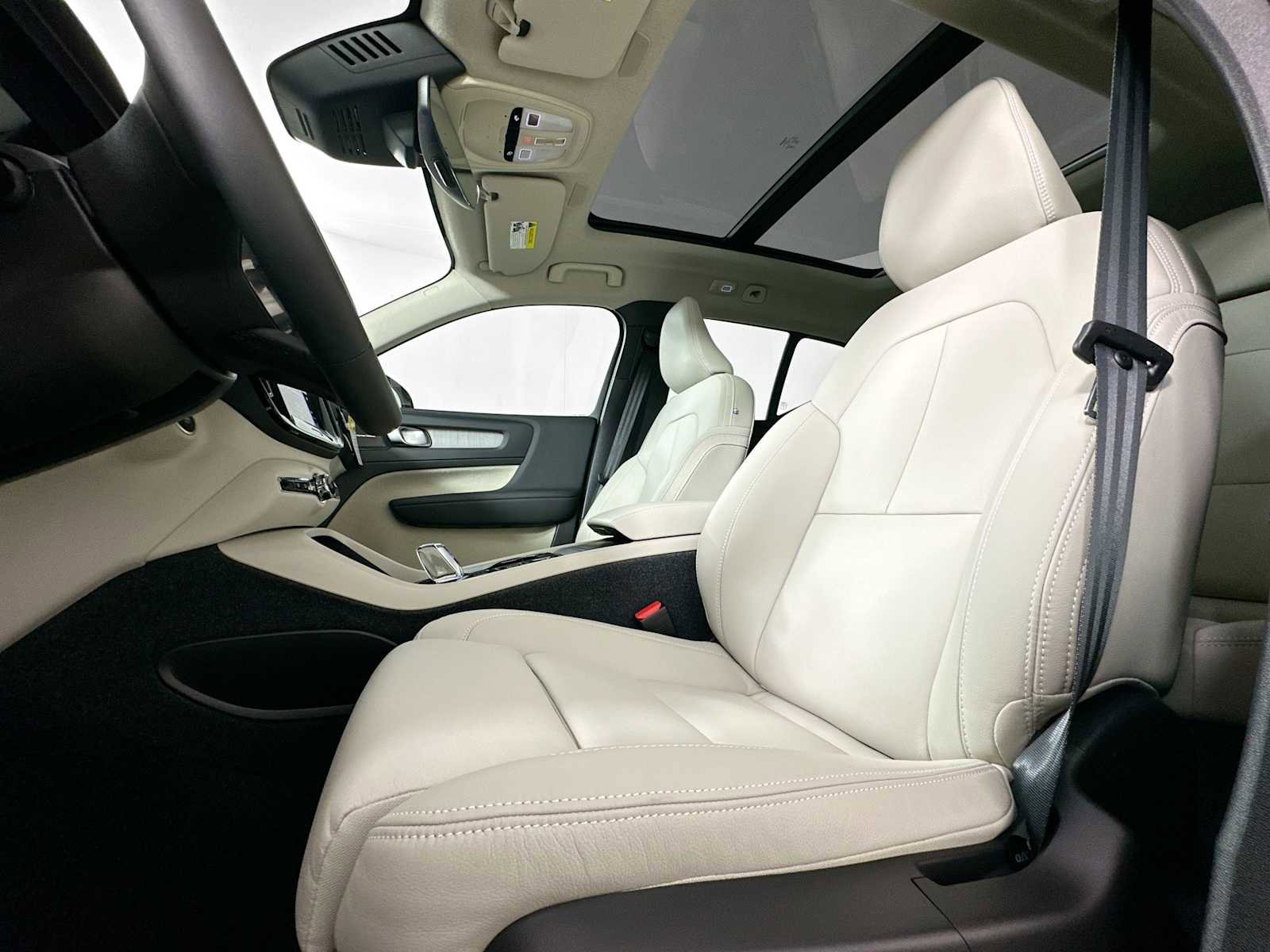 New 2026 Volvo XC40 B5 Ultra w/ Climate Package image 19