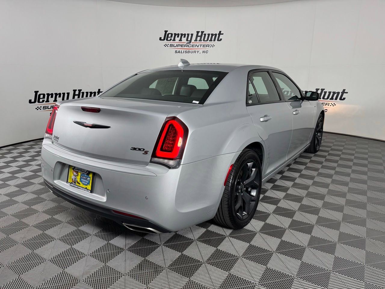 Used 2023 Chrysler 300 S RWD image 6