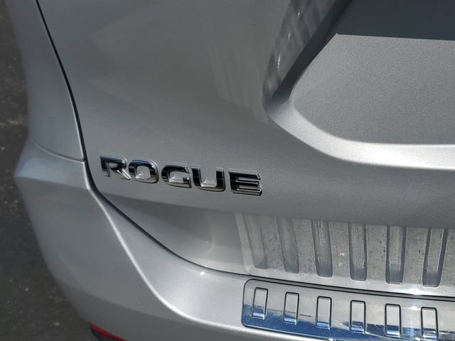 Used 2017 Nissan Rogue S w/ S Appearance Package AWD/4WD image 7