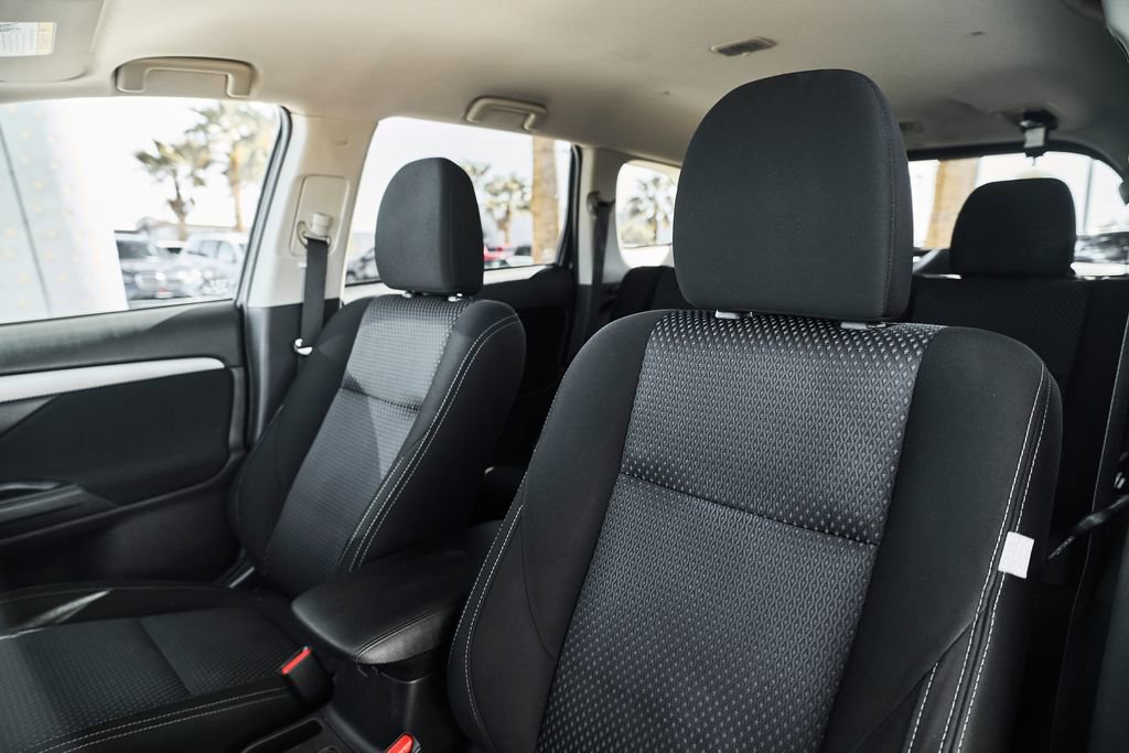 Used 2016 Mitsubishi Outlander SE AWD/4WD image 23