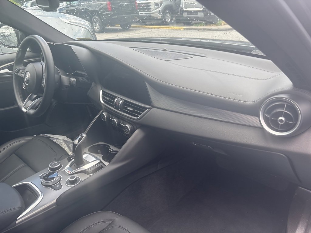 Used 2024 Alfa Romeo Giulia Ti image 37