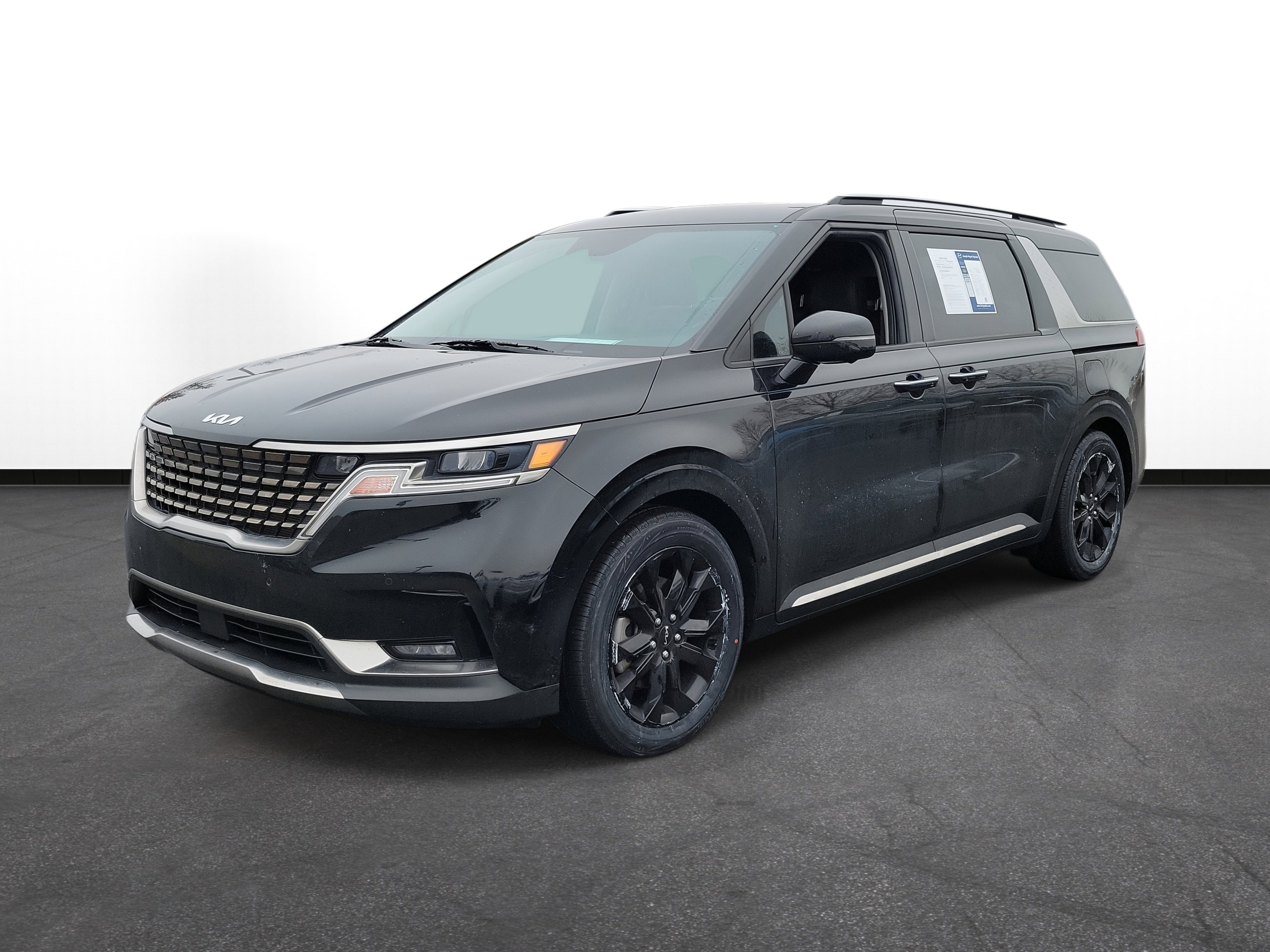 Used 2023 Kia Carnival SX image 2