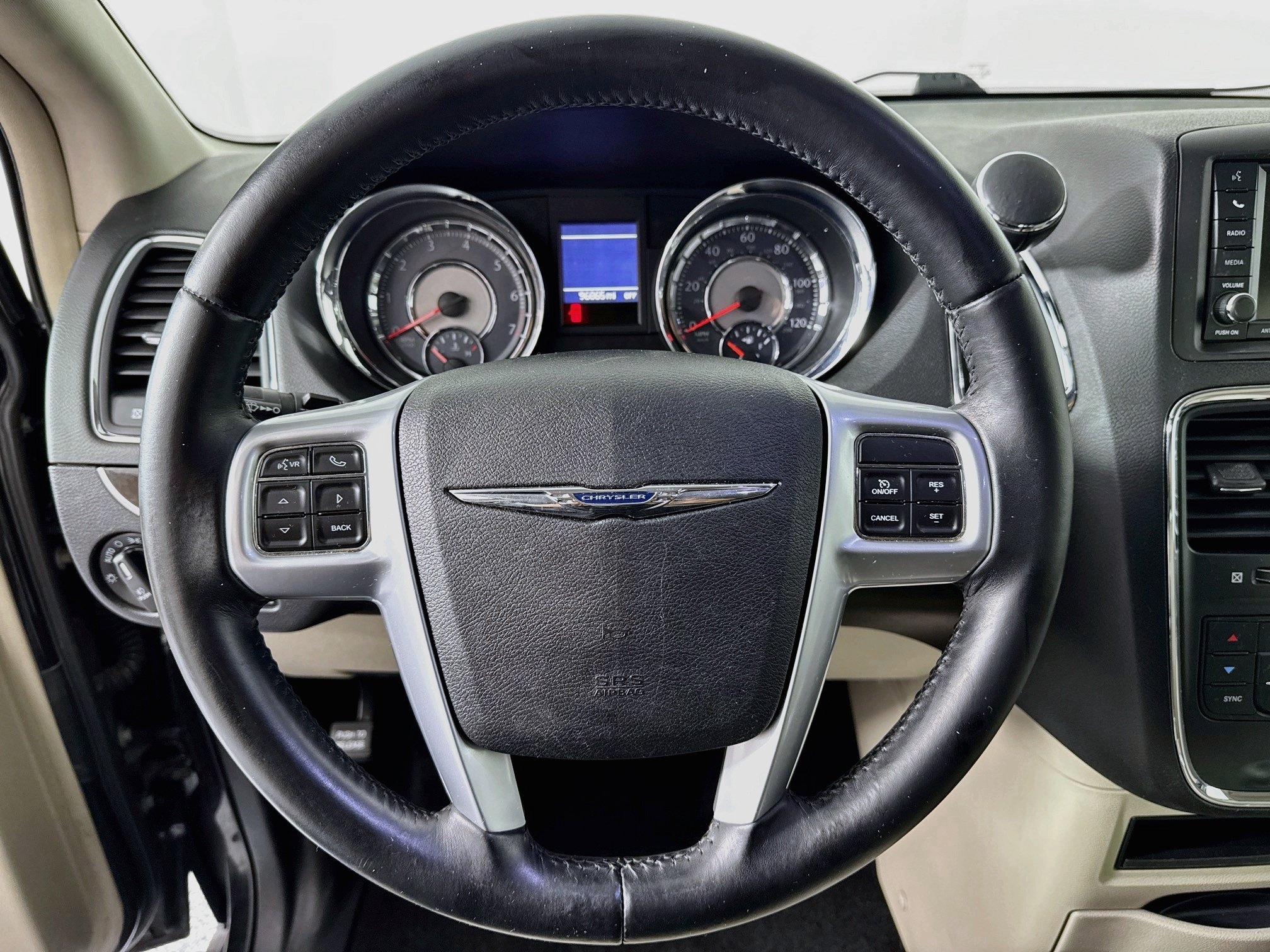 Used 2013 Chrysler Town & Country Touring FWD image 11