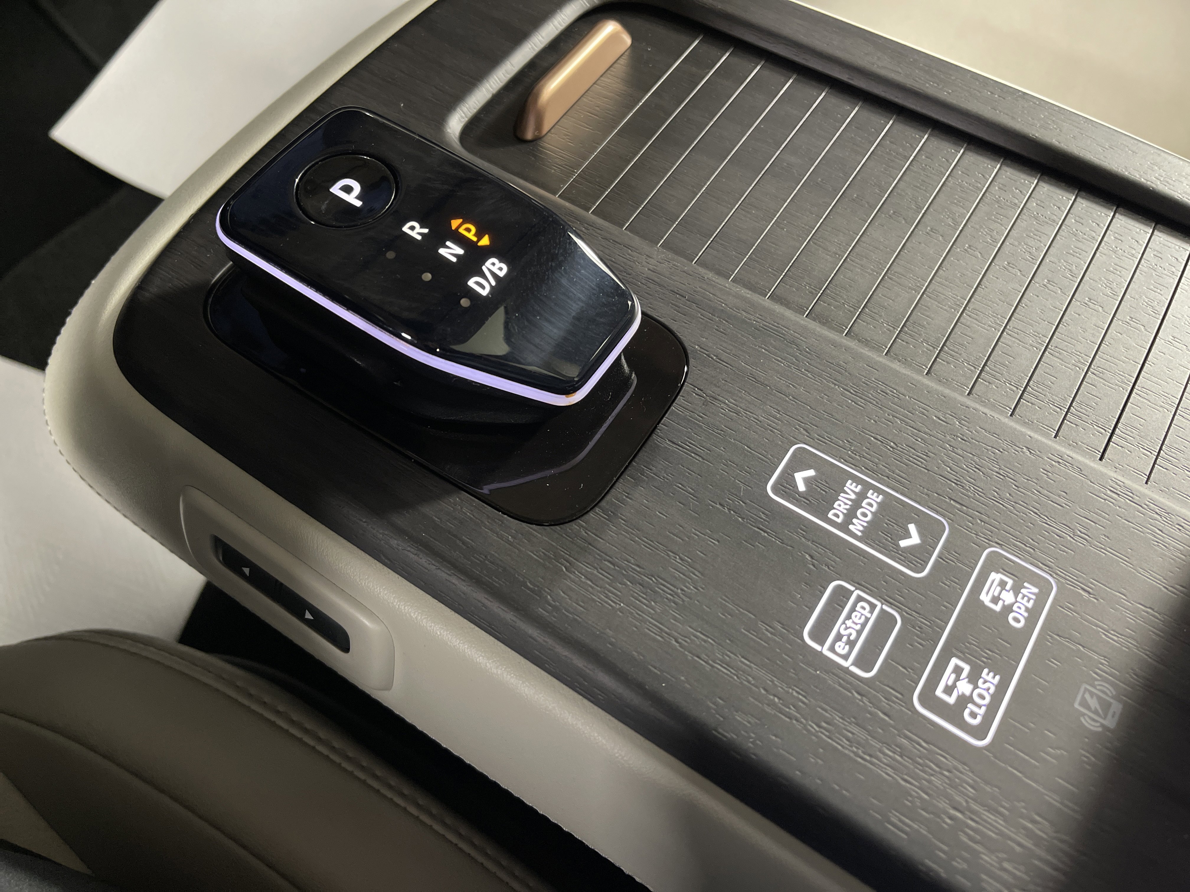 Used 2023 Nissan Ariya AWD image 26