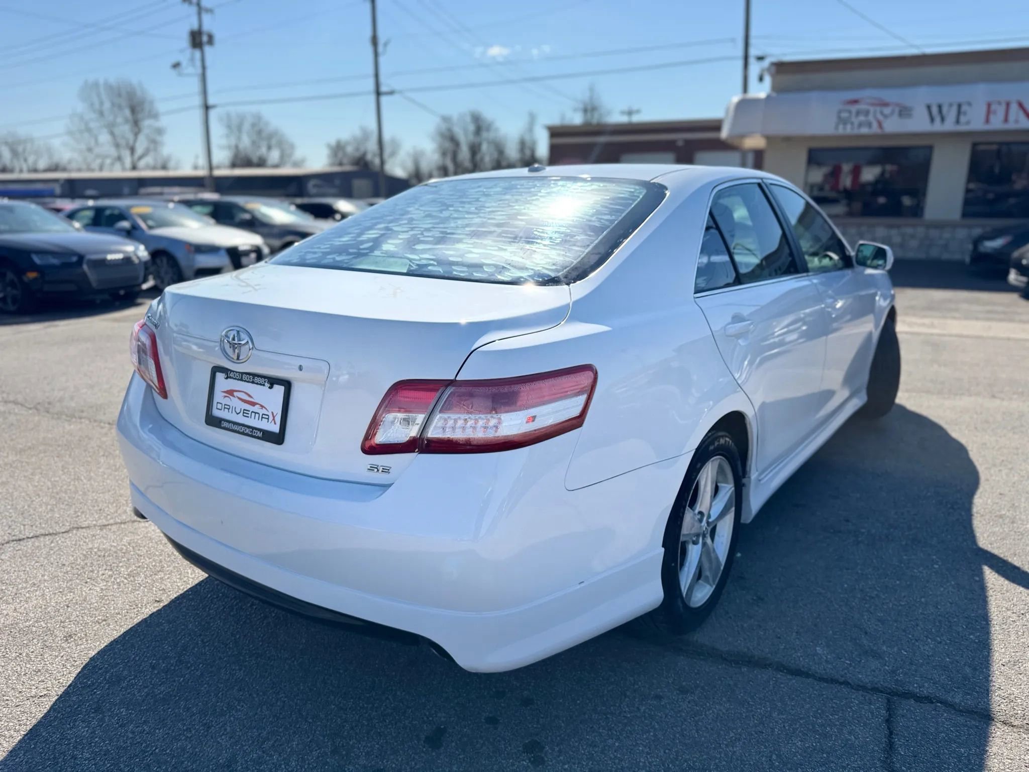 Used 2011 Toyota Camry SE w/ Fleet Convenience Pkg FWD image 3